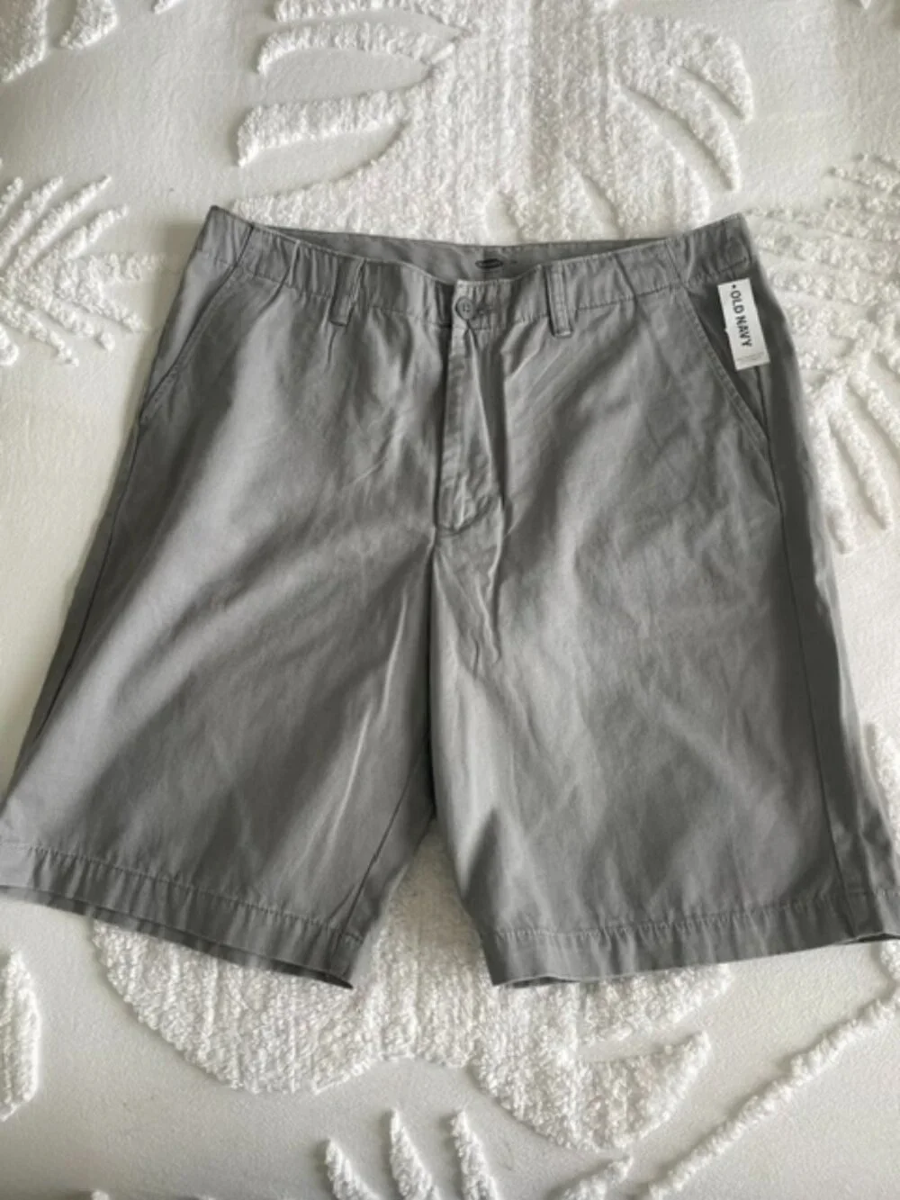 Old Navy Broken-In Flat front Shorts with pockets - Mens Size 36 - Gray - NWT